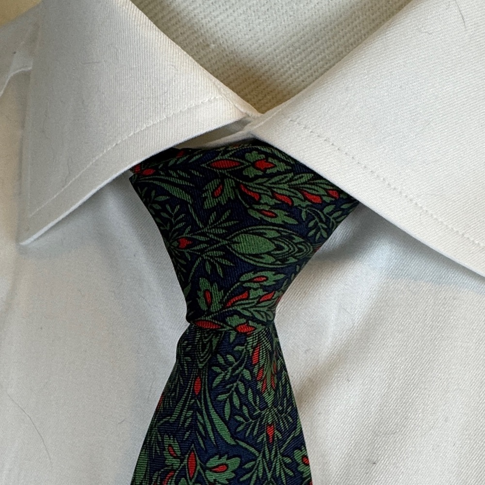 Smithsonian Institution Men’s Necktie Blue, Green & Red Floral 100% Silk Tie